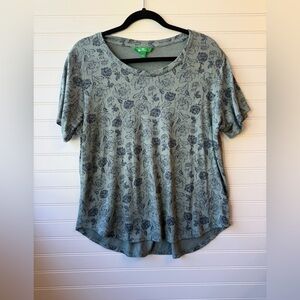 Dip women’s green & blue floral sweater top. Size Large.